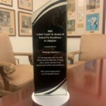Talmage Boston recibe el premio Luke Soules de la Seccion